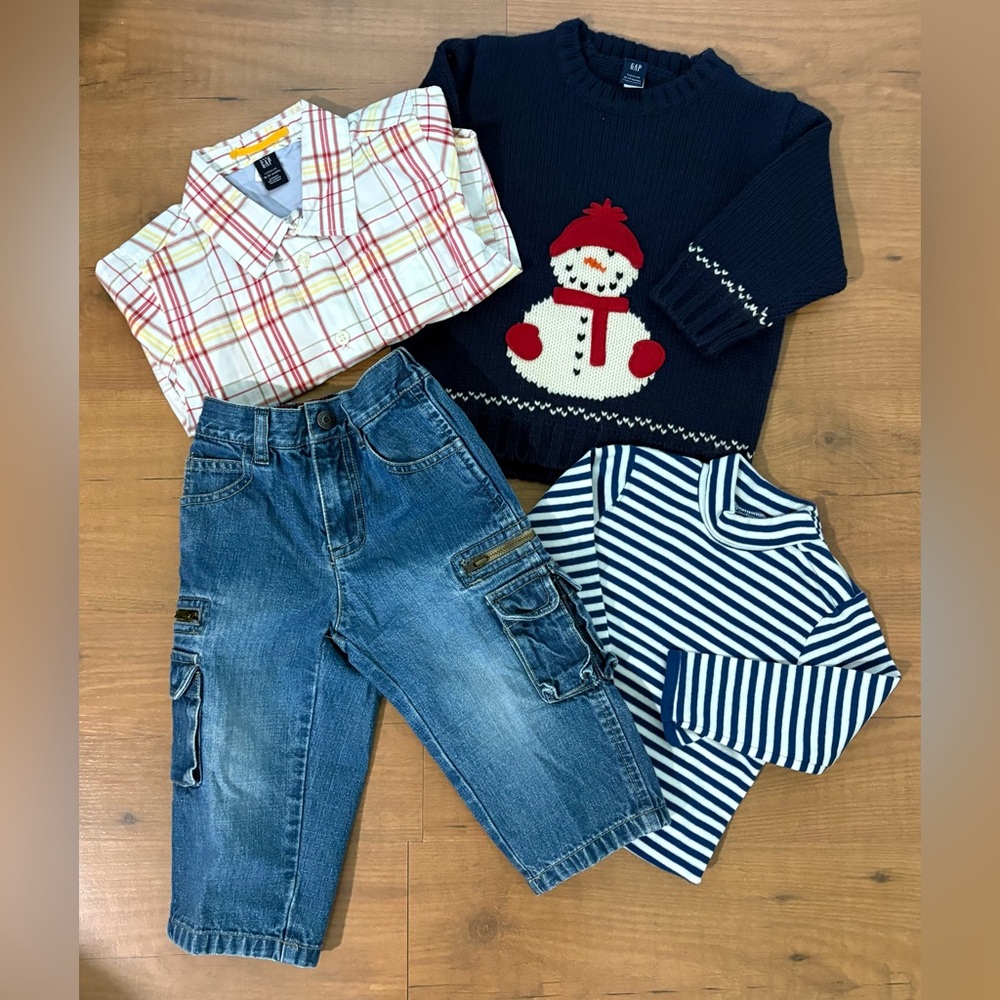 Baby GAP Bundle 18-24M ( 4 pcs )
Navy Sweater / Bodysuit / Shirt / Jeans